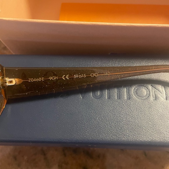 Authentic LV Acetate Obsession Sunglasses GM in Brown - Picture 6 of 11